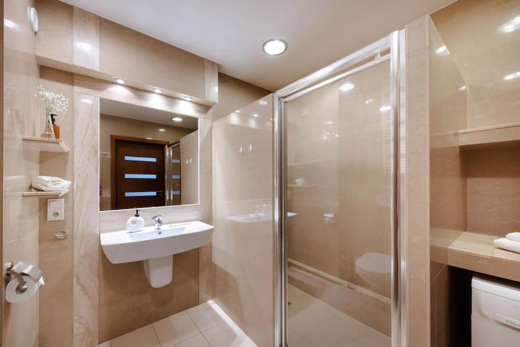 Wygodny Apartament Przy Dworcu Krakov Exteriér fotografie